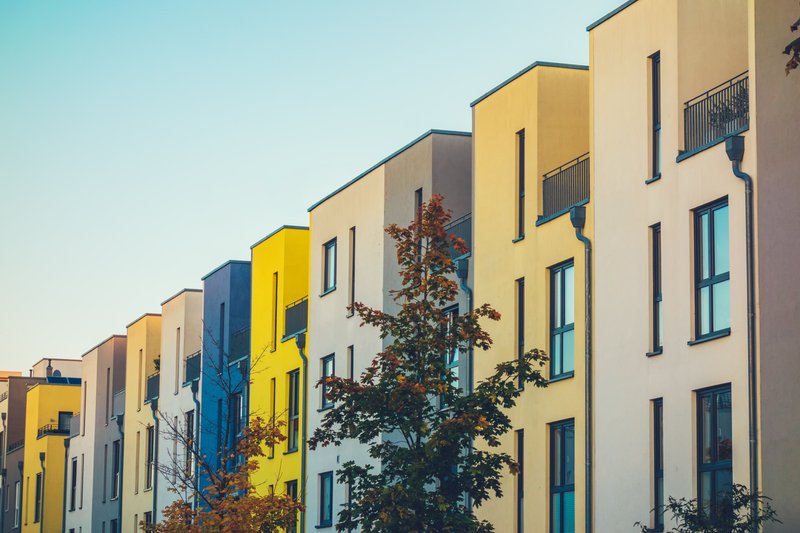 Vencindario de tonos amarillos y azul en Púebla